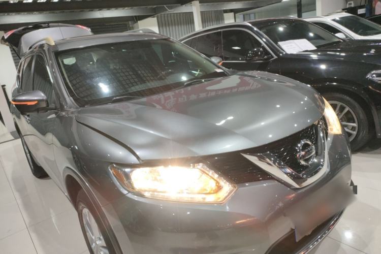 Used Nissan X-Trail 2014 2.0L CVT Comfort Edition 2WD Front Right 45 Deg