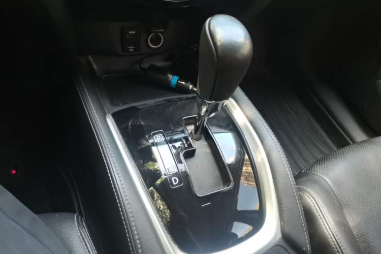 Used Nissan X-Trail 2014 2.0L CVT Comfort Edition 2WD Gear Lever