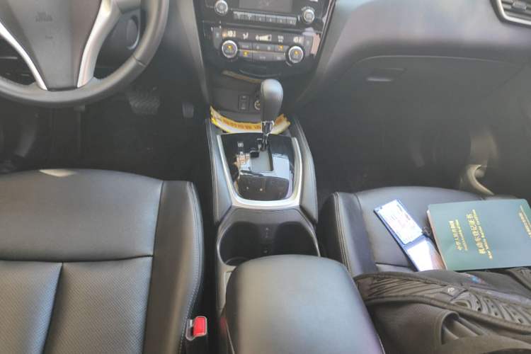 Used Nissan X-Trail 2014 2.0L CVT Comfort Edition 2WD Gear Lever