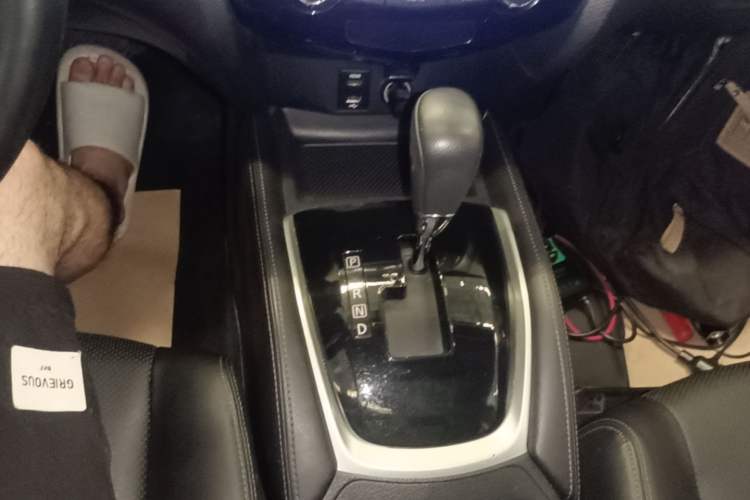 Used Nissan X-Trail 2014 2.0L CVT Comfort Edition 2WD Gear Lever