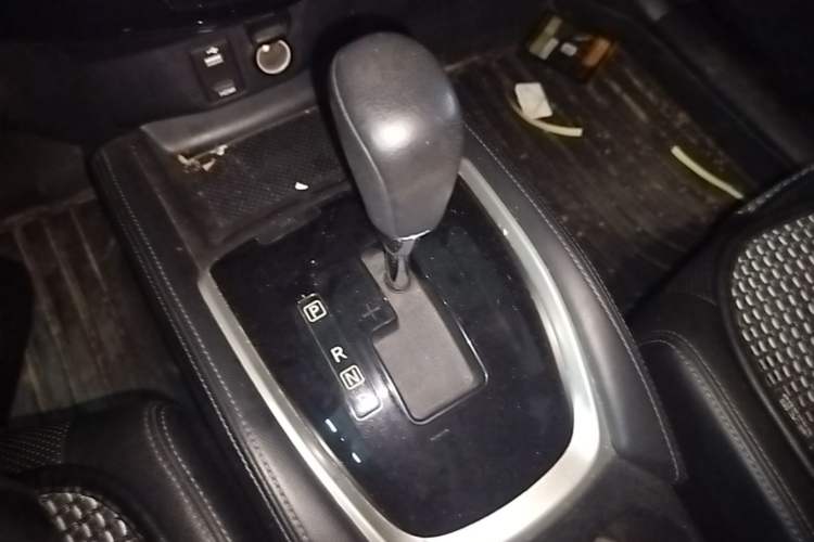 Used Nissan X-Trail 2014 2.0L CVT Comfort Edition 2WD Gear Lever