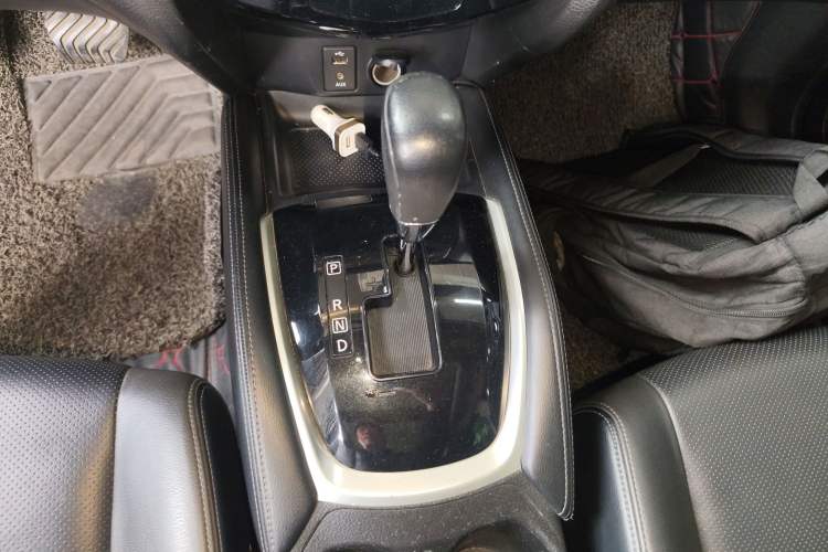 Used Nissan X-Trail 2014 2.5L CVT Luxury Edition 4WD Gear Lever