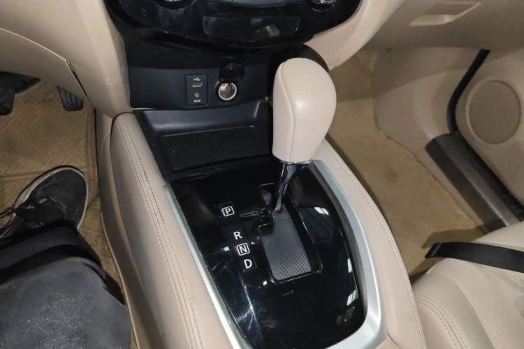 Used Nissan X-Trail 2014 2.0L CVT Smart Edition 2WD Gear Lever
