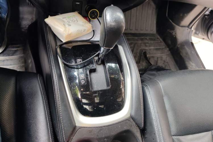 Used Nissan X-Trail 2014 2.5L CVT Luxury Edition 4WD Gear Lever