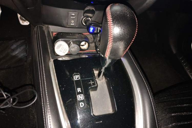 Used Nissan X-Trail 2014 2.5L CVT Luxury Edition 4WD Gear Lever