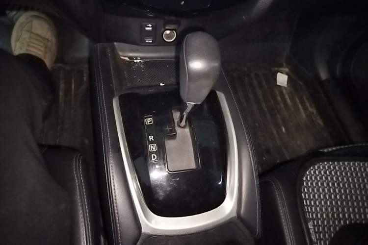 Used Nissan X-Trail 2014 2.0L CVT Comfort Edition 2WD Gear Lever