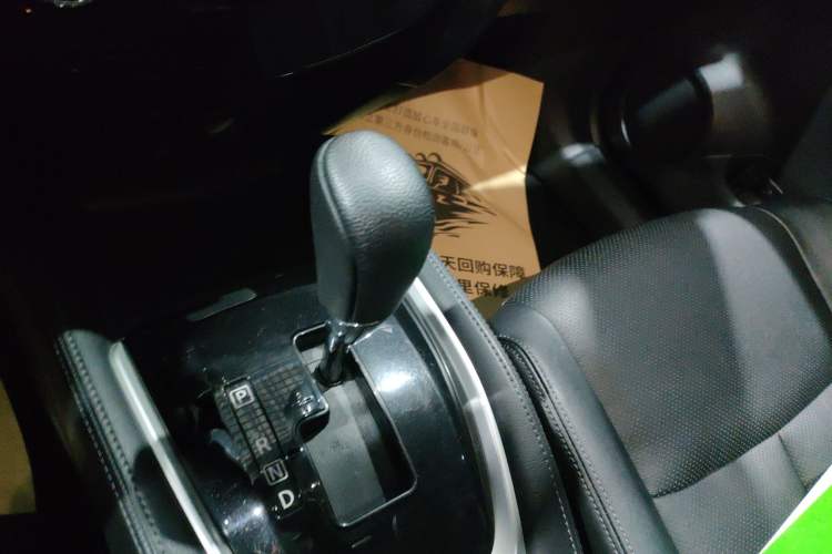 Used Nissan X-Trail 2014 2.0L CVT Comfort Edition 2WD Gear Lever