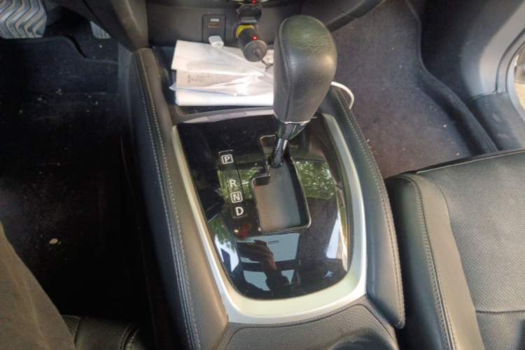 Used Nissan X-Trail 2014 2.5L CVT Luxury Edition 4WD Gear Lever