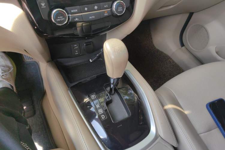 Used Nissan X-Trail 2014 2.5L CVT Ultimate Edition 4WD Gear Lever