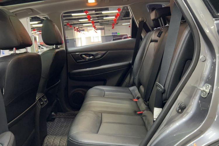 Used Nissan X-Trail 2014 2.5L CVT Luxury Edition 4WD Interior 1