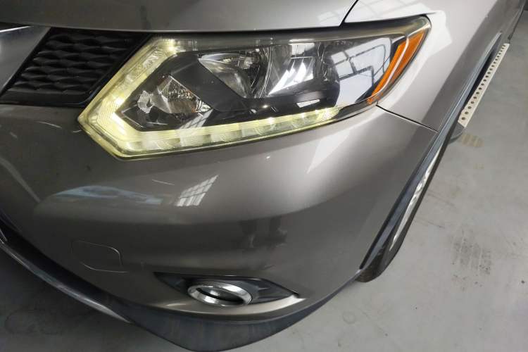 Used Nissan X-Trail 2014 2.5L CVT Luxury Edition 4WD Left Front Headlight