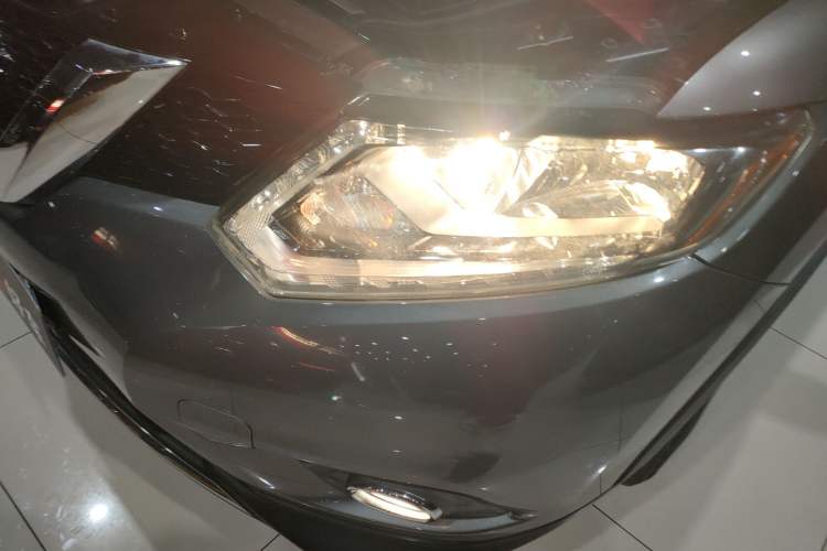 Used Nissan X-Trail 2014 2.0L CVT Comfort Edition 2WD Left Front Headlight