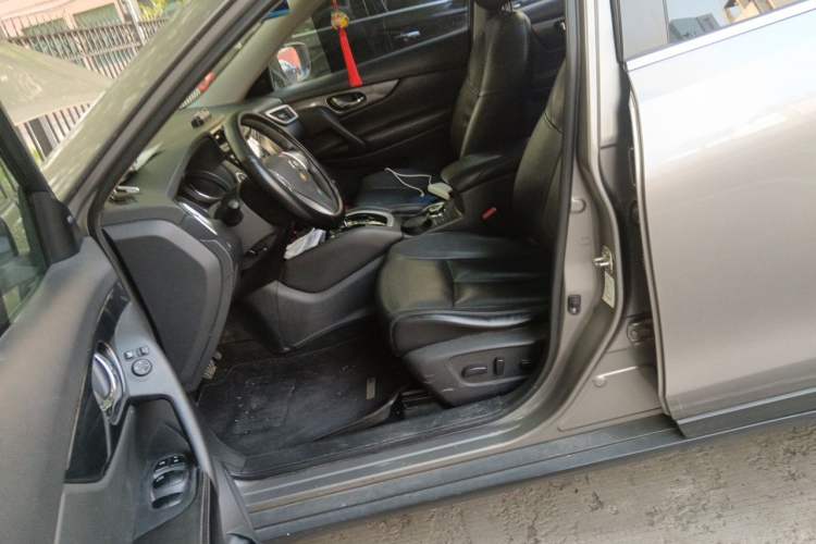 Used Nissan X-Trail 2014 2.5L CVT Luxury Edition 4WD Left Front Seat