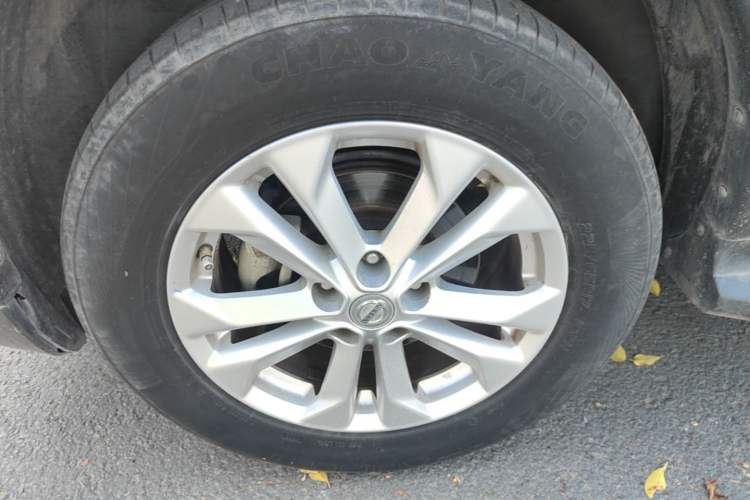 Used Nissan X-Trail 2014 2.0L CVT Comfort Edition 2WD Left Front Wheel Hub