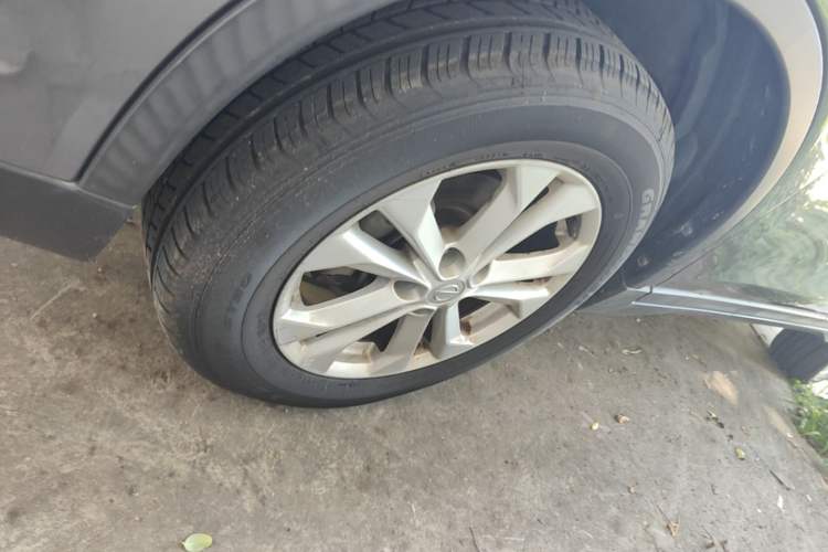 Used Nissan X-Trail 2014 2.0L CVT Comfort Edition 2WD Left Front Wheel Hub