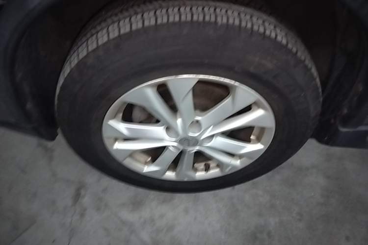 Used Nissan X-Trail 2014 2.0L CVT Comfort Edition 2WD Left Front Wheel Hub