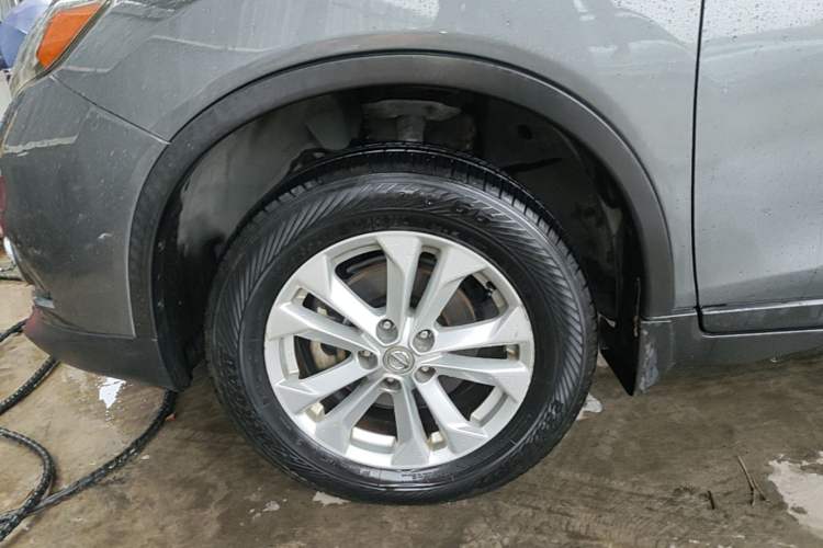 Used Nissan X-Trail 2014 2.0L CVT Comfort Edition 2WD Left Front Wheel Hub