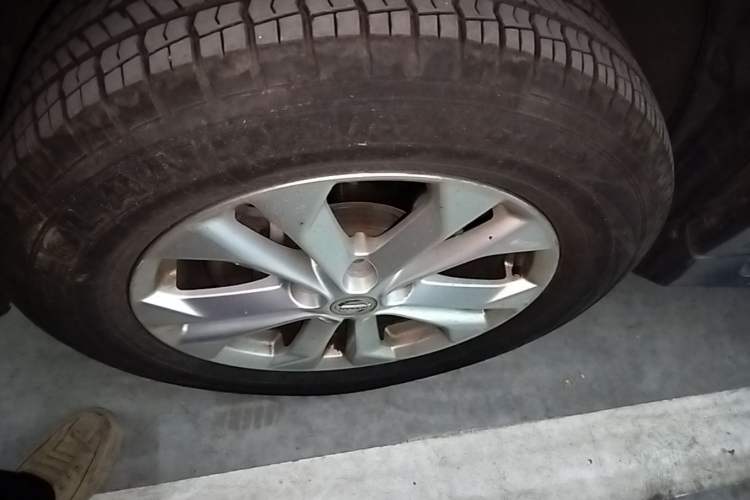 Used Nissan X-Trail 2014 2.0L CVT Comfort Edition 2WD Left Front Wheel Hub