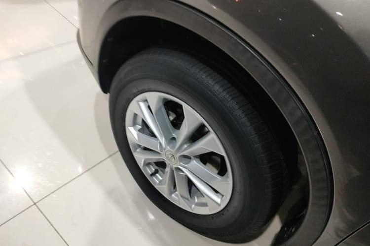 Used Nissan X-Trail 2014 2.0L CVT Comfort Edition 2WD Left Front Wheel Hub