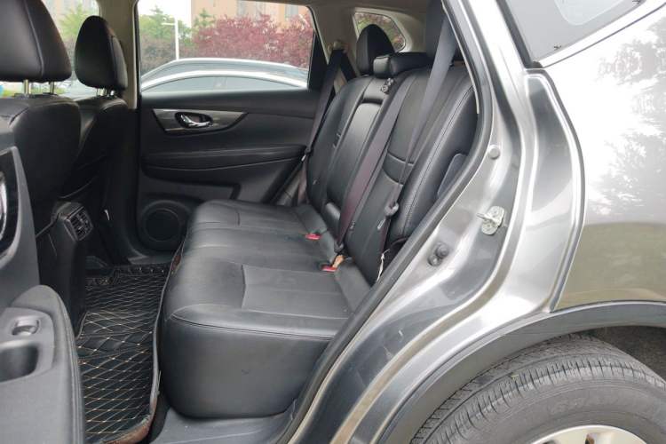 Used Nissan X-Trail 2014 2.5L CVT Luxury Edition 4WD Left Rear Seat