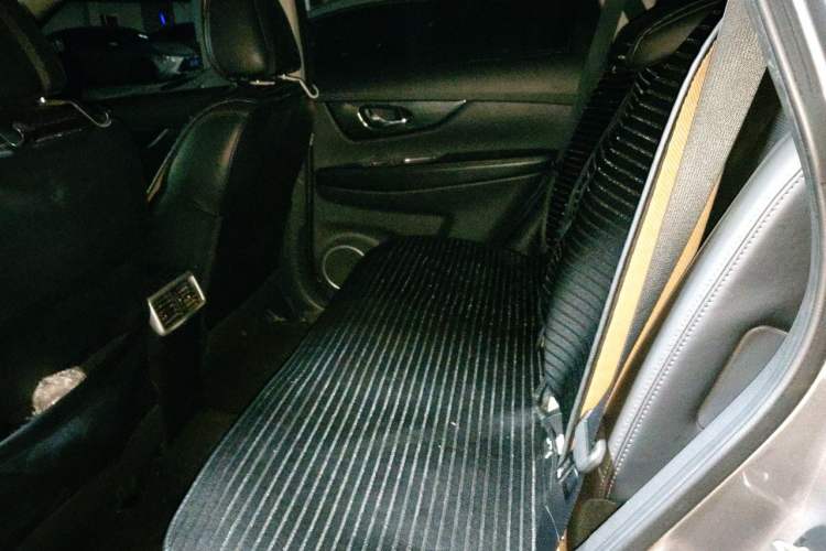 Used Nissan X-Trail 2014 2.5L CVT Luxury Edition 4WD Left Rear Seat