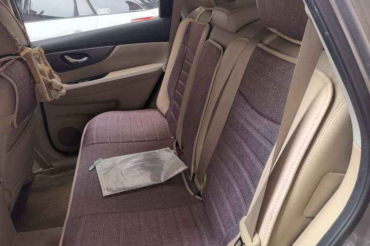 Used Nissan X-Trail 2014 2.0L CVT Smart Edition 2WD Left Rear Seat