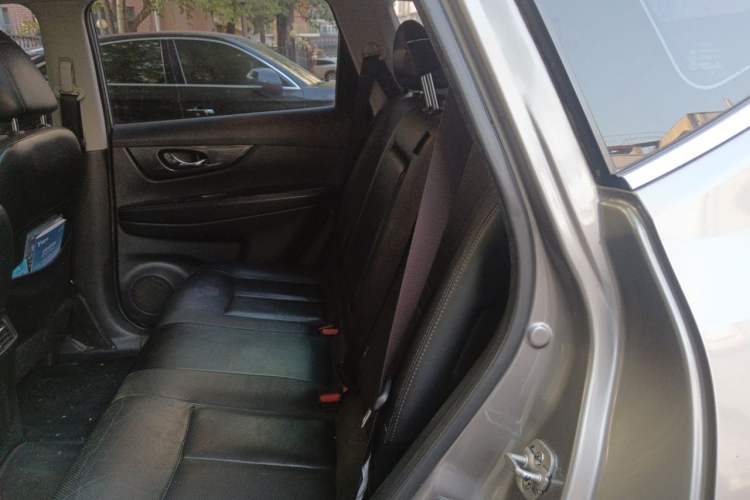 Used Nissan X-Trail 2014 2.5L CVT Luxury Edition 4WD Left Rear Seat