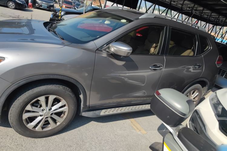 Used Nissan X-Trail 2014 2.5L CVT Luxury Edition 4WD Left Side