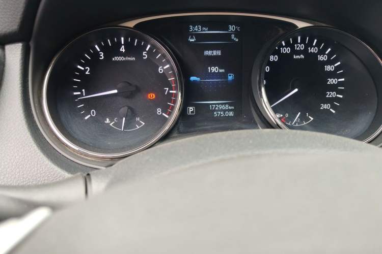 Used Nissan X-Trail 2014 2.5L CVT Luxury Edition 4WD Odometer Close Up