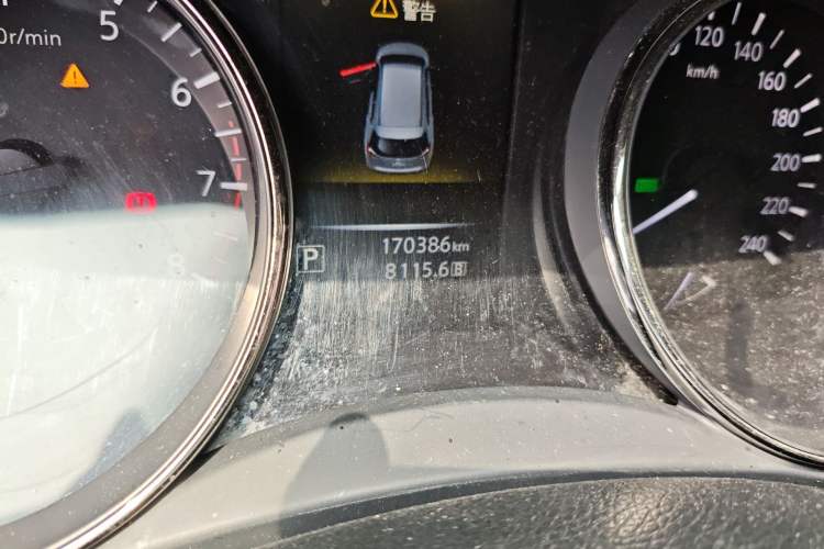 Used Nissan X-Trail 2014 2.0L CVT Comfort Edition 2WD Odometer Close Up