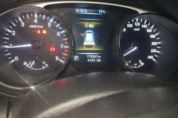 Used Nissan X-Trail 2014 2.5L CVT Luxury Edition 4WD Odometer Close Up