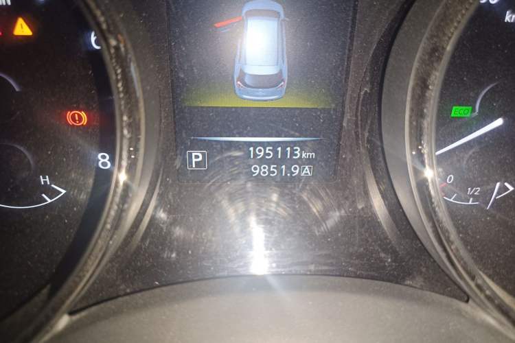 Used Nissan X-Trail 2014 2.0L CVT Smart Edition 2WD Odometer Close Up