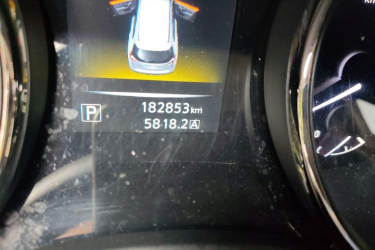Used Nissan X-Trail 2014 2.5L CVT Luxury Edition 4WD Odometer Close Up