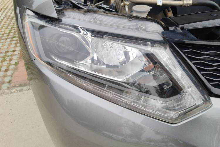 Used Nissan X-Trail 2014 2.5L CVT Luxury Edition 4WD Right Front Headlight