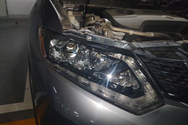 Used Nissan X-Trail 2014 2.5L CVT Luxury Edition 4WD Right Front Headlight