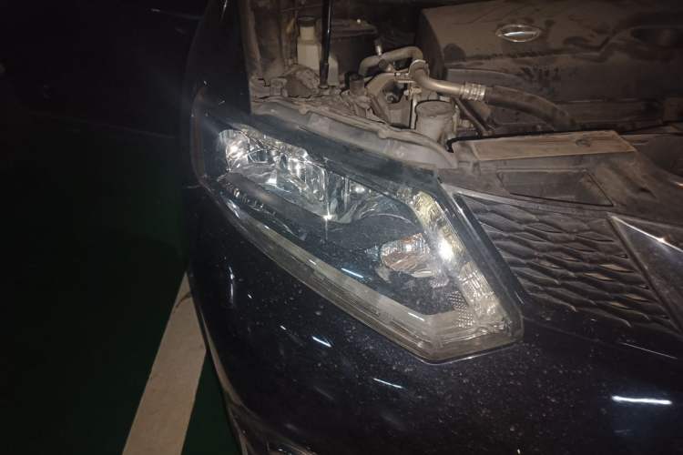Used Nissan X-Trail 2014 2.0L CVT Smart Edition 2WD Right Front Headlight