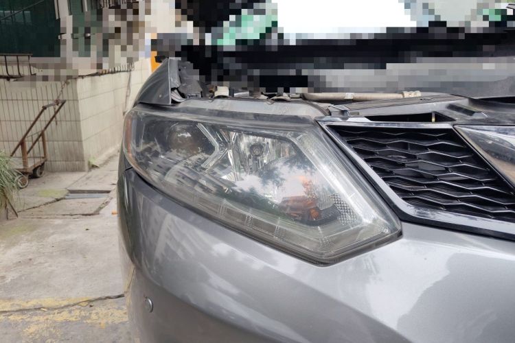 Used Nissan X-Trail 2014 2.5L CVT Luxury Edition 4WD Right Front Headlight