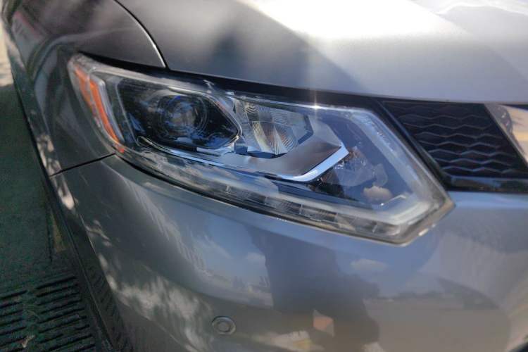 Used Nissan X-Trail 2014 2.5L CVT Ultimate Edition 4WD Right Front Headlight