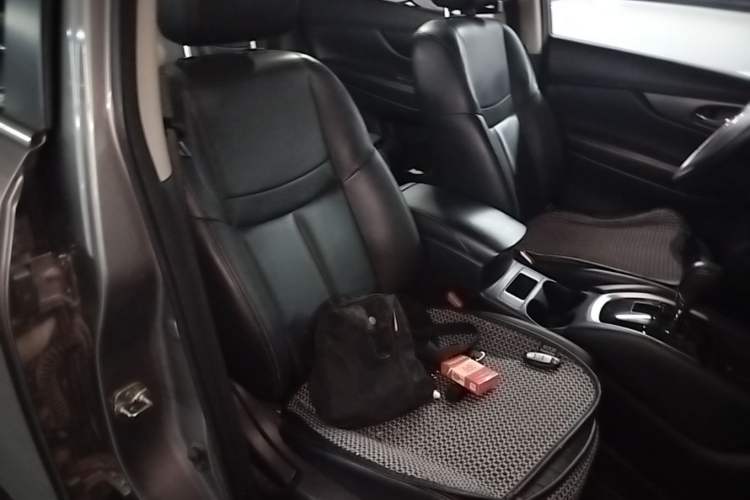 Used Nissan X-Trail 2014 2.0L CVT Comfort Edition 2WD Right Front Seat