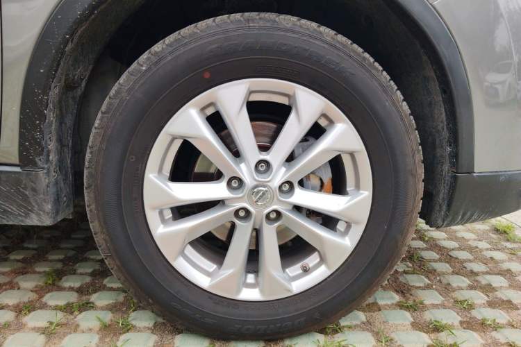 Used Nissan X-Trail 2014 2.5L CVT Luxury Edition 4WD Right Front Wheel Hub