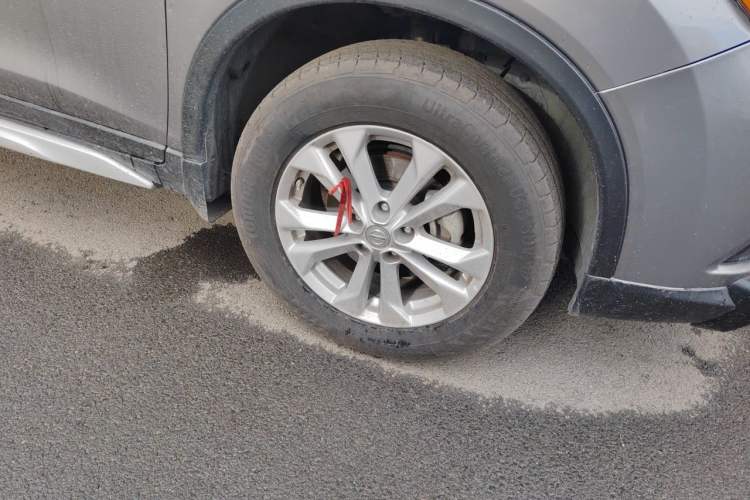 Used Nissan X-Trail 2014 2.0L CVT Comfort Edition 2WD Right Front Wheel Hub