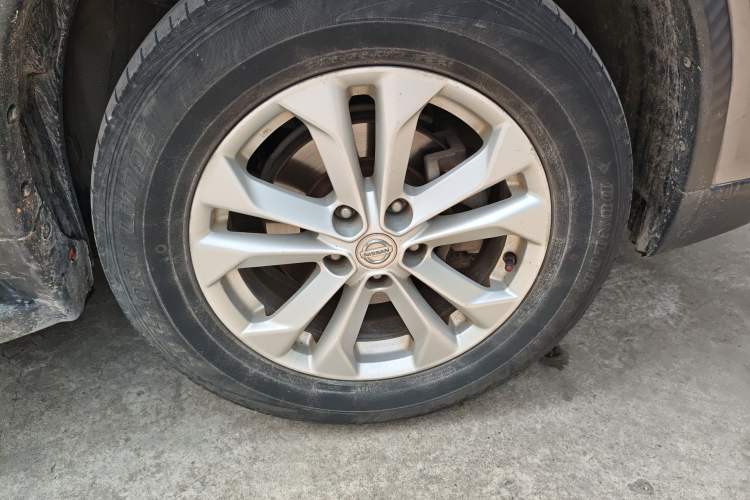 Used Nissan X-Trail 2014 2.0L CVT Comfort Edition 2WD Right Front Wheel Hub