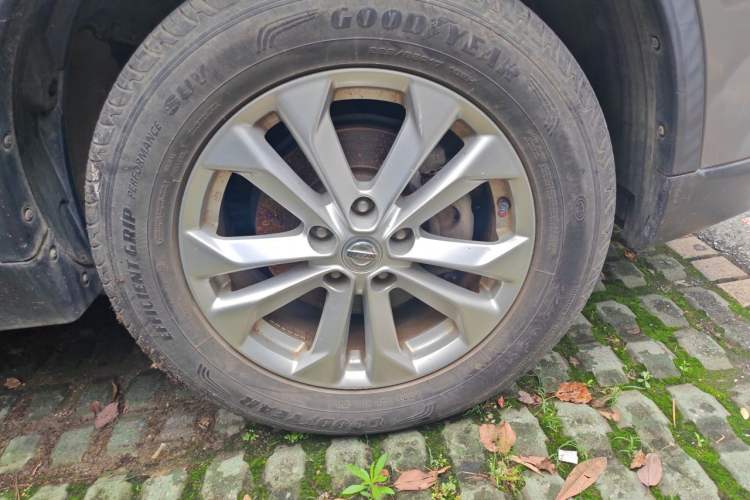 Used Nissan X-Trail 2014 2.0L CVT Comfort Edition 2WD Right Front Wheel Hub