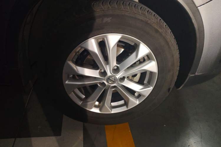 Used Nissan X-Trail 2014 2.5L CVT Luxury Edition 4WD Right Front Wheel Hub