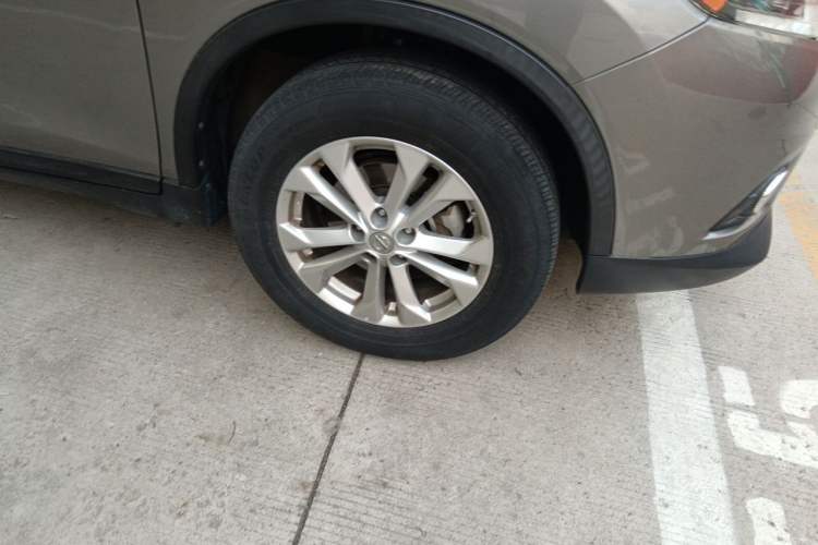 Used Nissan X-Trail 2014 2.5L CVT Luxury Edition 4WD Right Front Wheel Hub