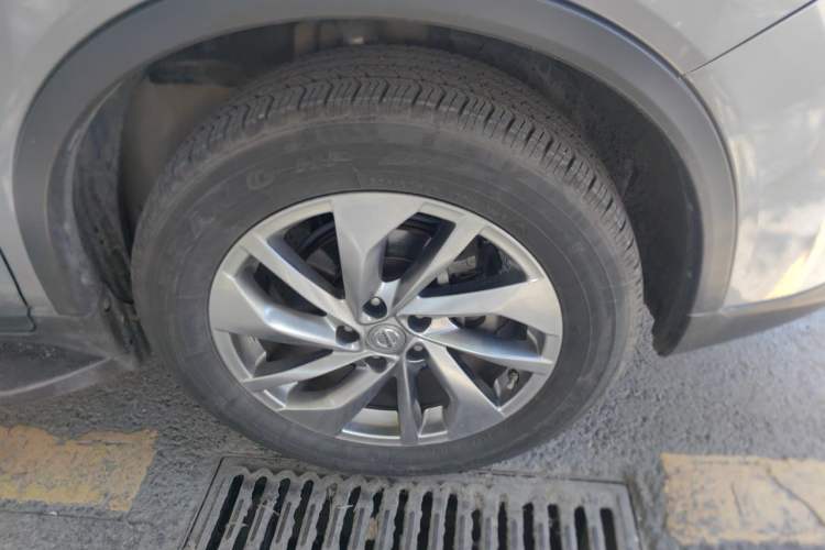 Used Nissan X-Trail 2014 2.5L CVT Ultimate Edition 4WD Right Front Wheel Hub