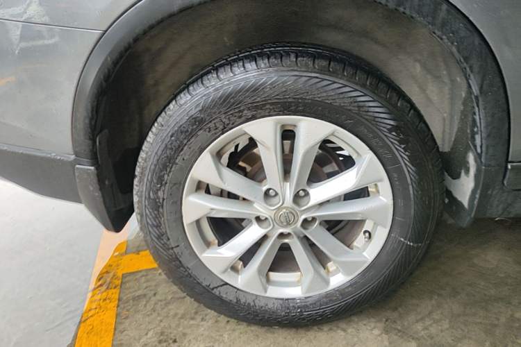 Used Nissan X-Trail 2014 2.0L CVT Comfort Edition 2WD Right Rear Wheel Hub