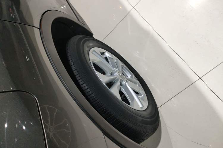 Used Nissan X-Trail 2014 2.0L CVT Comfort Edition 2WD Right Rear Wheel Hub