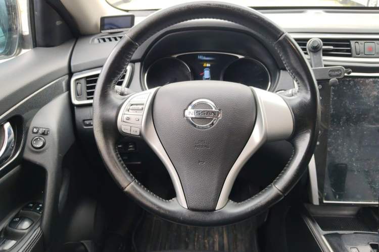 Used Nissan X-Trail 2014 2.5L CVT Luxury Edition 4WD Steering Wheel