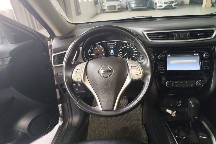 Used Nissan X-Trail 2014 2.5L CVT Luxury Edition 4WD Steering Wheel